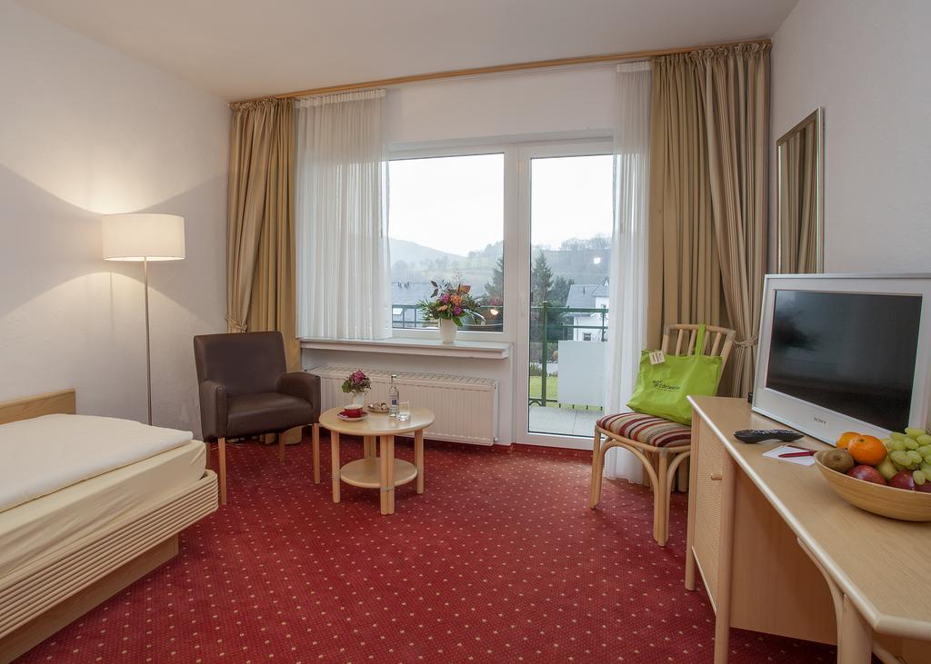 Hotel & Ferienappartements Edelweiss Виллинген Экстерьер фото