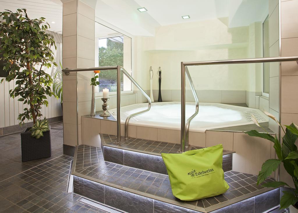 Hotel & Ferienappartements Edelweiss Виллинген Экстерьер фото