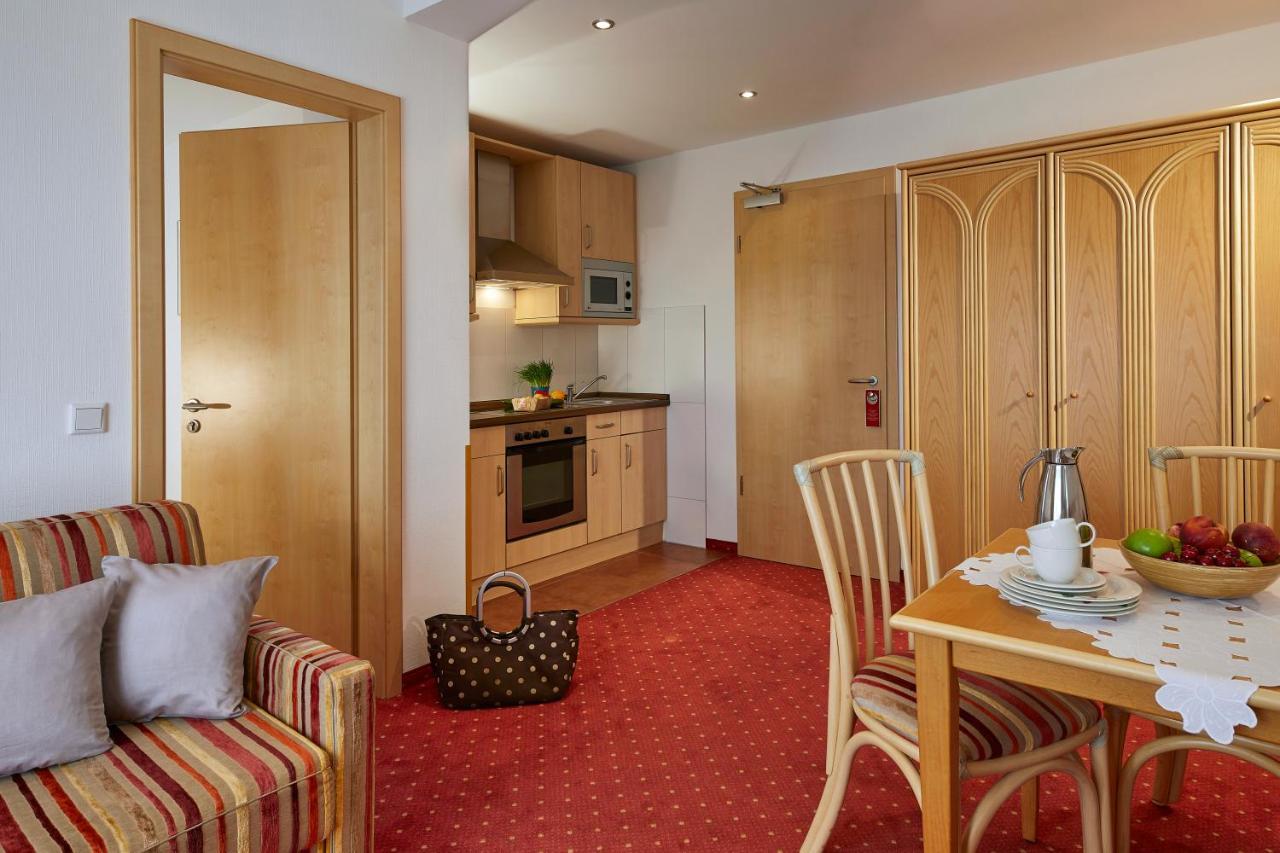 Hotel & Ferienappartements Edelweiss Виллинген Экстерьер фото